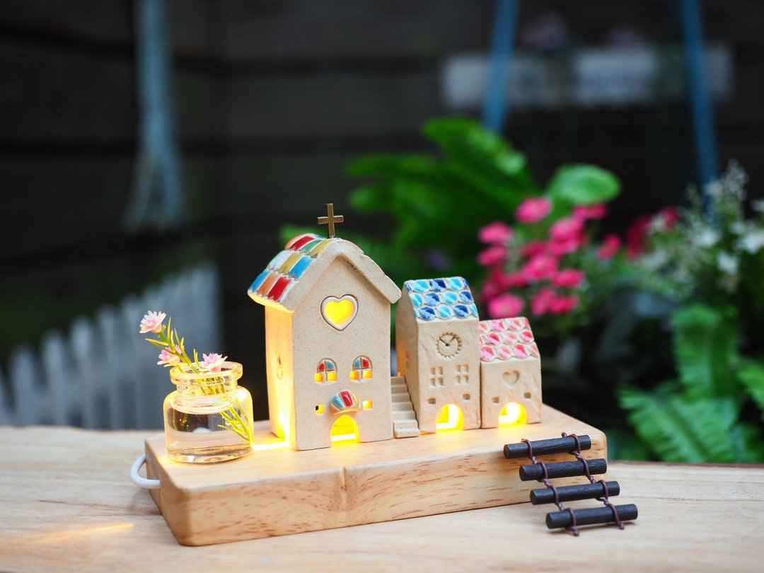 超可爱彩绘教堂6件组/1栋教堂+2小屋+1玻璃瓶/花+1楼梯+1木座灯 - 摆饰 - 陶 多色