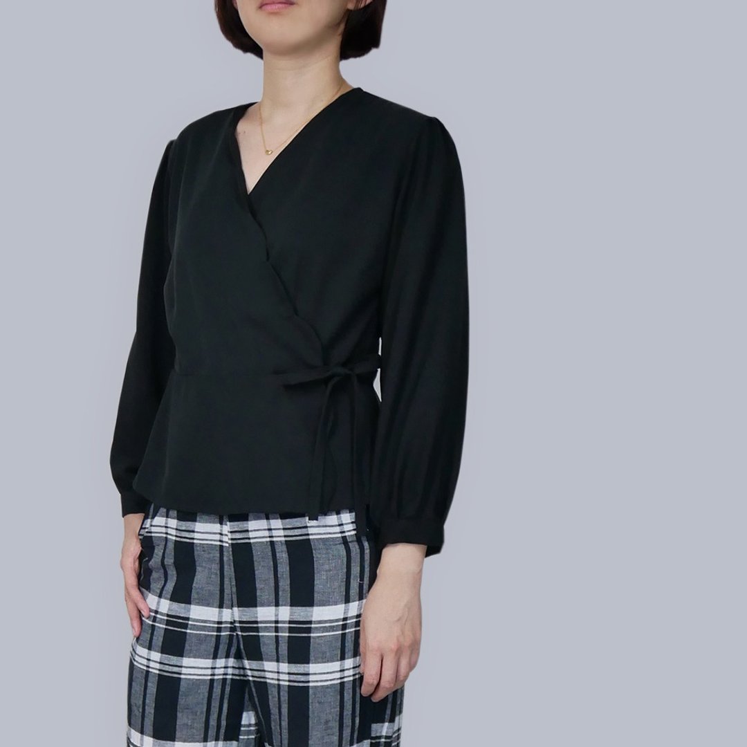 黑色天丝棉花形前开襟上衣 - 女装上衣 - 其他人造纤维 黑色