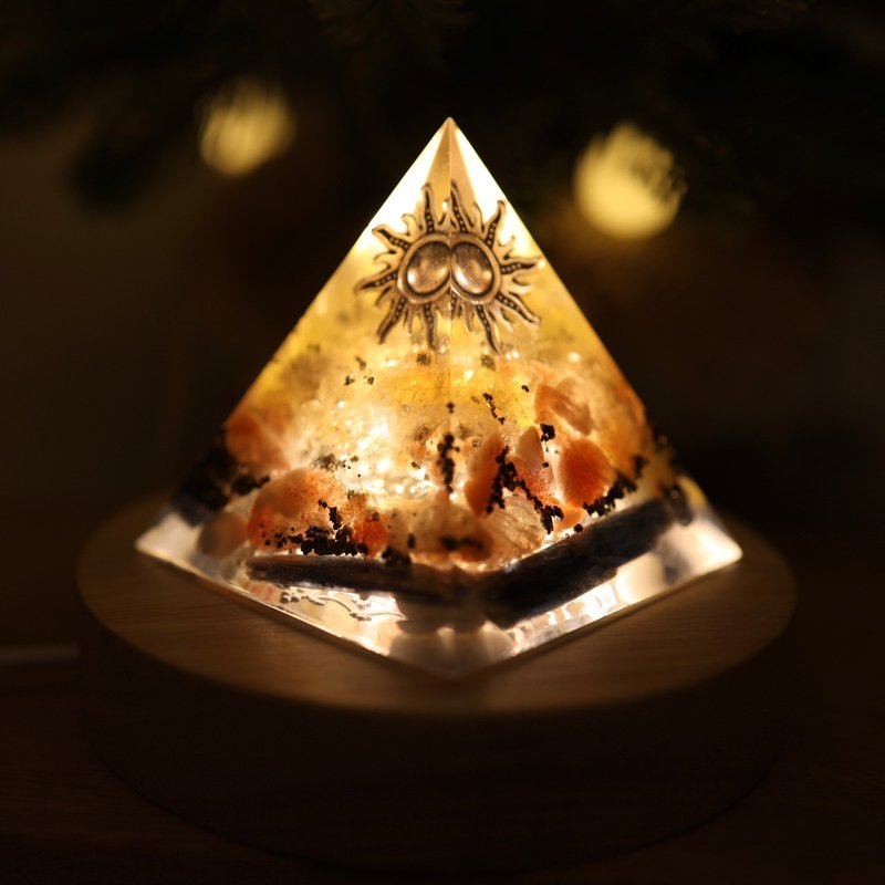 【定制化礼物】蔚蓝太阳-财富与平静能量金字塔-小夜灯 orgonite - 灯具/灯饰 - 半宝石 多色