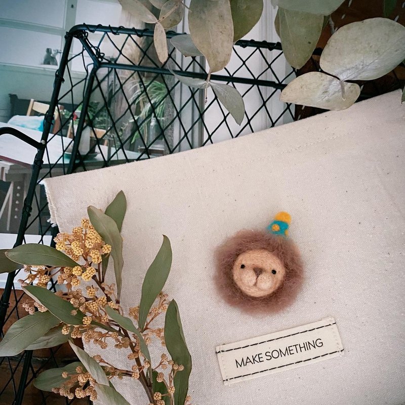 羊毛毡小狮子头领针 - 胸针 - 羊毛 咖啡色