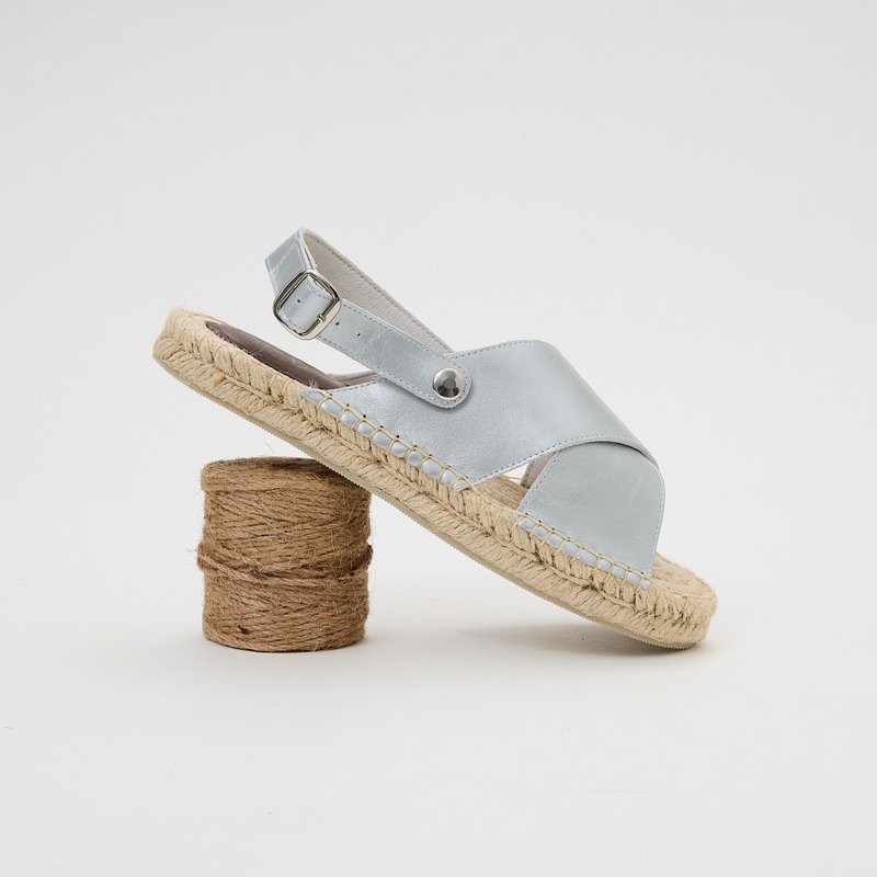| 今夏流行・交叉凉鞋 | 好穿不磨脚 / 真皮草编凉鞋 太空银 - 男女凉鞋 - 真皮 银色