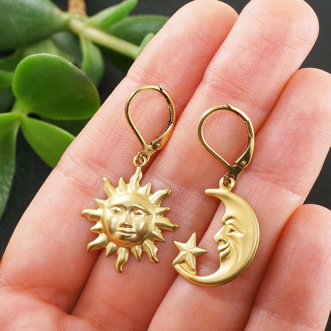 太阳月亮弯月星星 天体造型 金色黄铜 不对称耳环 饰品 - 耳环/耳夹 - 铜/黄铜 金色