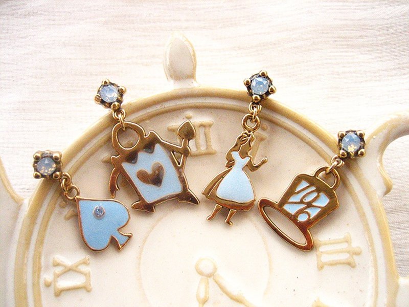 爱丽丝Colorful系列- 扑克士兵与爱丽丝的追逐游戏 - 耳环/耳夹 - 其他金属 多色