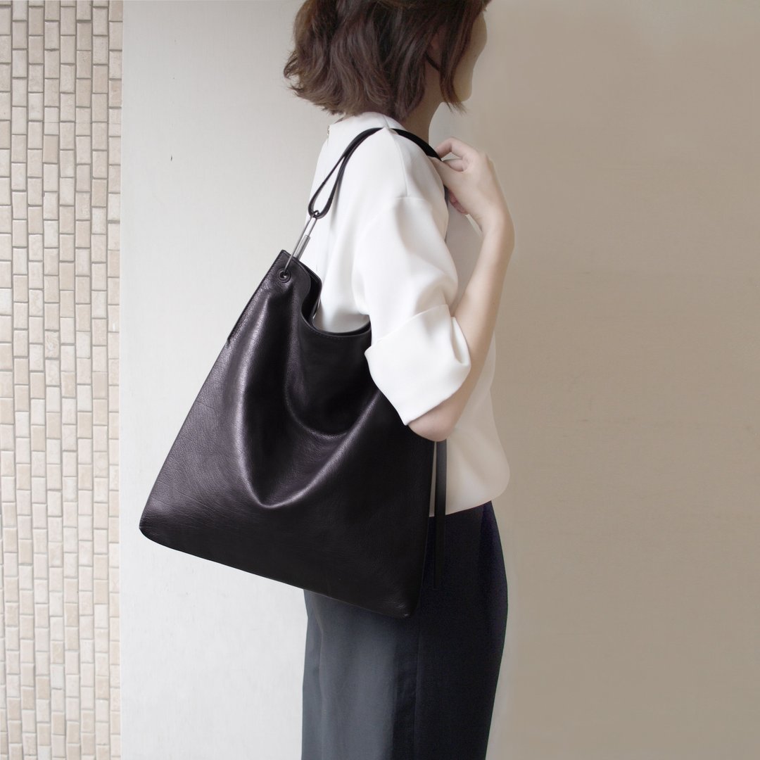 Isosceles Triangle Hobo Bag等腰三角包-小水牛皮/网络限定 - 侧背包/斜挎包 - 真皮 黑色