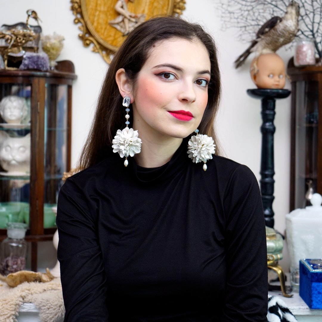 (L size)白色立体压花雏菊花球耳环 White Daisy Ball Earring - 耳环/耳夹 - 聚酯纤维 白色