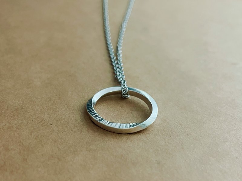 木纹回旋银戒/纯银戒指/情侣对戒/手作金工/定制化商品 - 戒指 - 纯银 