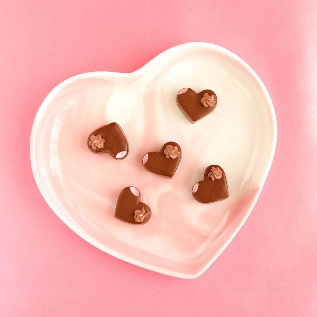 Strawberry chocolate truffle (magnet) / fake sweets - 冰箱贴/磁贴 - 粘土 粉红色