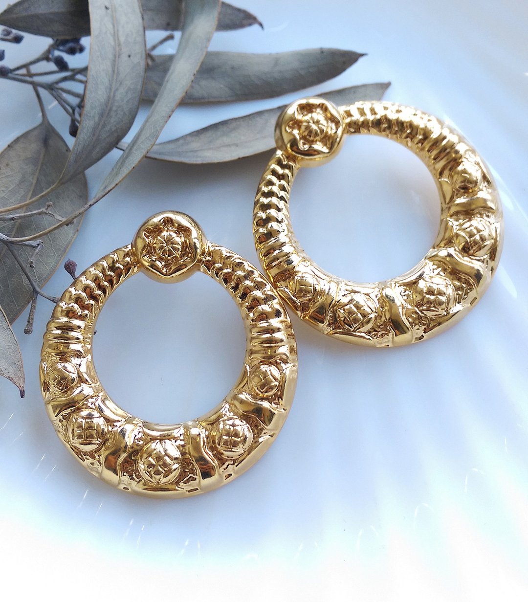 Vintage Jewelry 西洋古董饰品 金色调 浮雕 环圈 针式耳环 - 耳环/耳夹 - 其他金属 金色