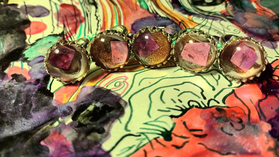 缭绕。有感觉才美妙。拼贴戒指。活围。Collage Ring - 戒指 - 颜料 金色
