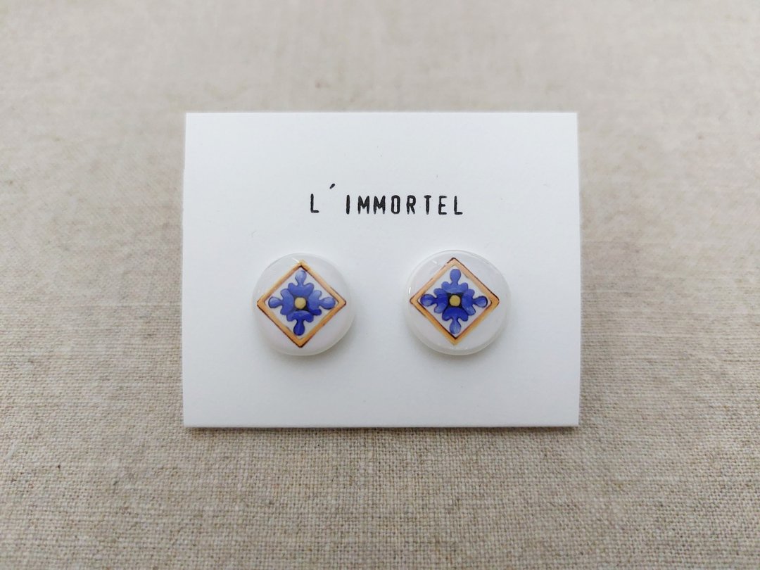 地仙 L'IMMORTEL 花纹 耳针式耳环 - 耳环/耳夹 - 塑料 多色