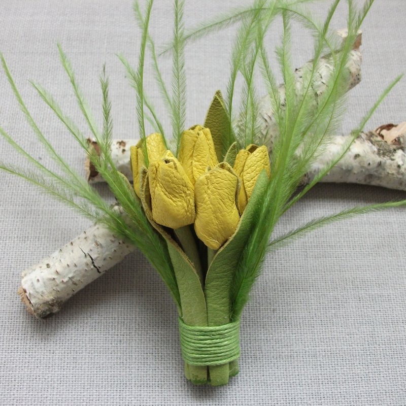 带有黄色郁金香花束的皮革胸针 - 胸针 - 真皮 黄色