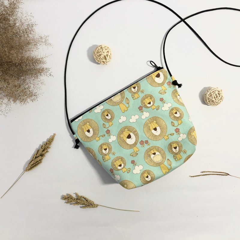 手作狮子王斜背包 旅行布包 - 侧背包/斜挎包 - 棉．麻 多色