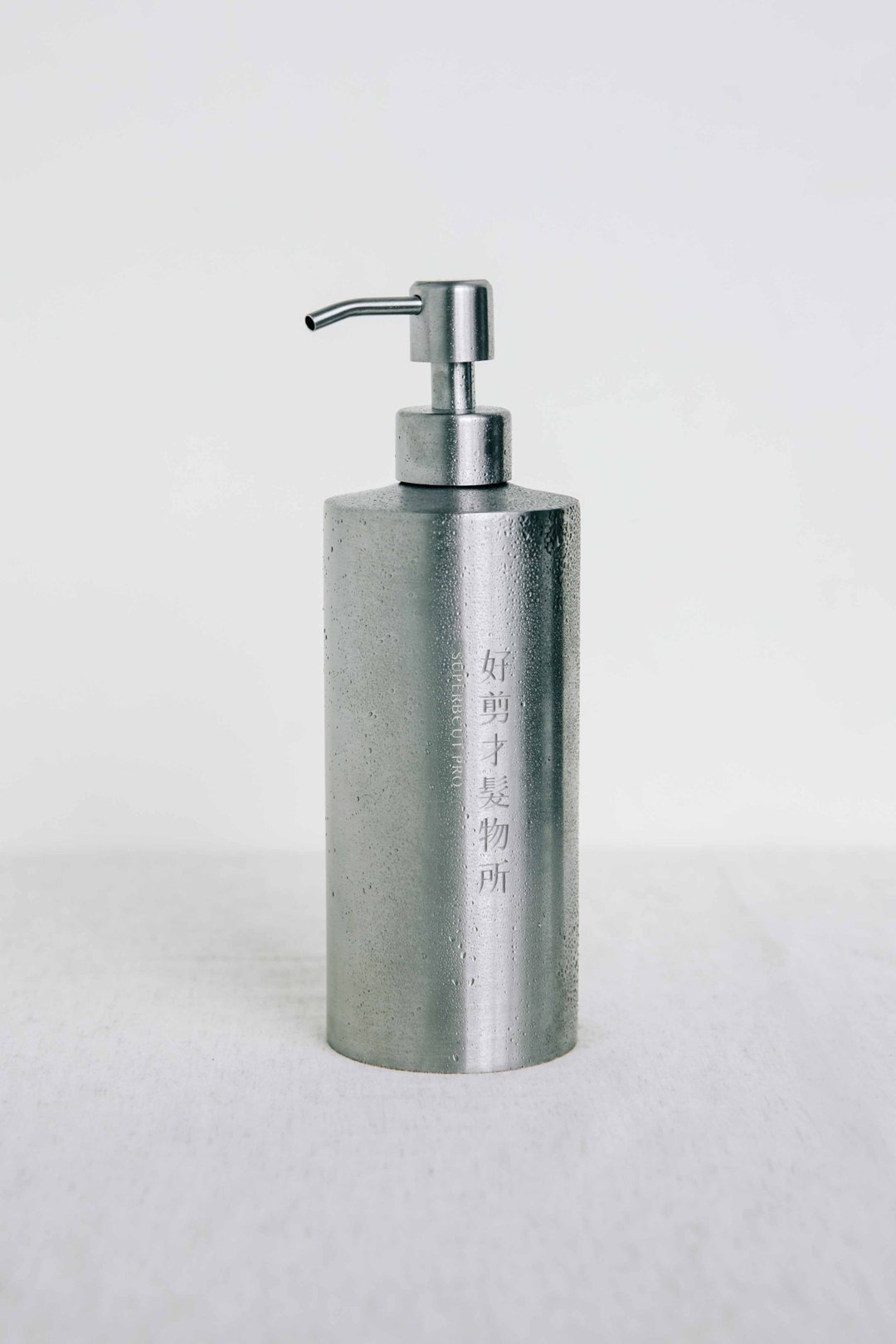 不锈钢质感圆瓶 500ml - 洗发用品 - 不锈钢 灰色
