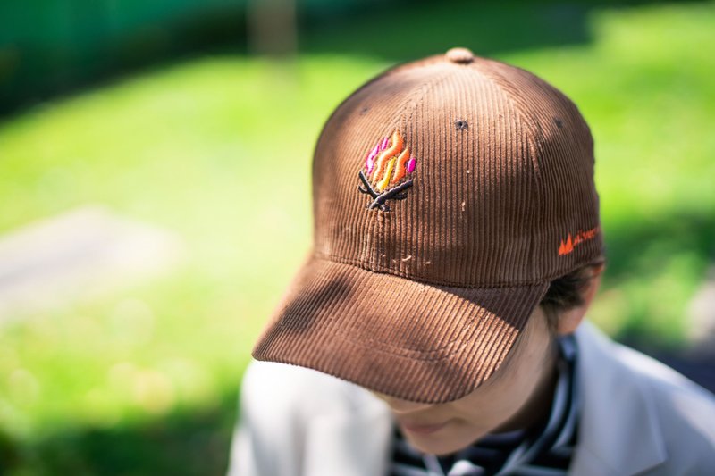 SilverValley 灯芯绒老帽-焚火 - 帽子 - 棉．麻 咖啡色