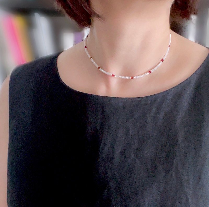 小颗罂粟珍珠与红宝石颈链 K14GF - 项链 - 珍珠 多色