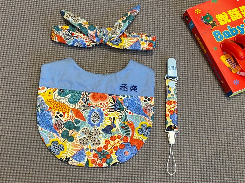 手作围兜 弥月礼套组 围兜 奶嘴链 发带 6m-24m 吃饭兜 口水巾 不含绣字 - 围嘴/口水巾 - 棉．麻 