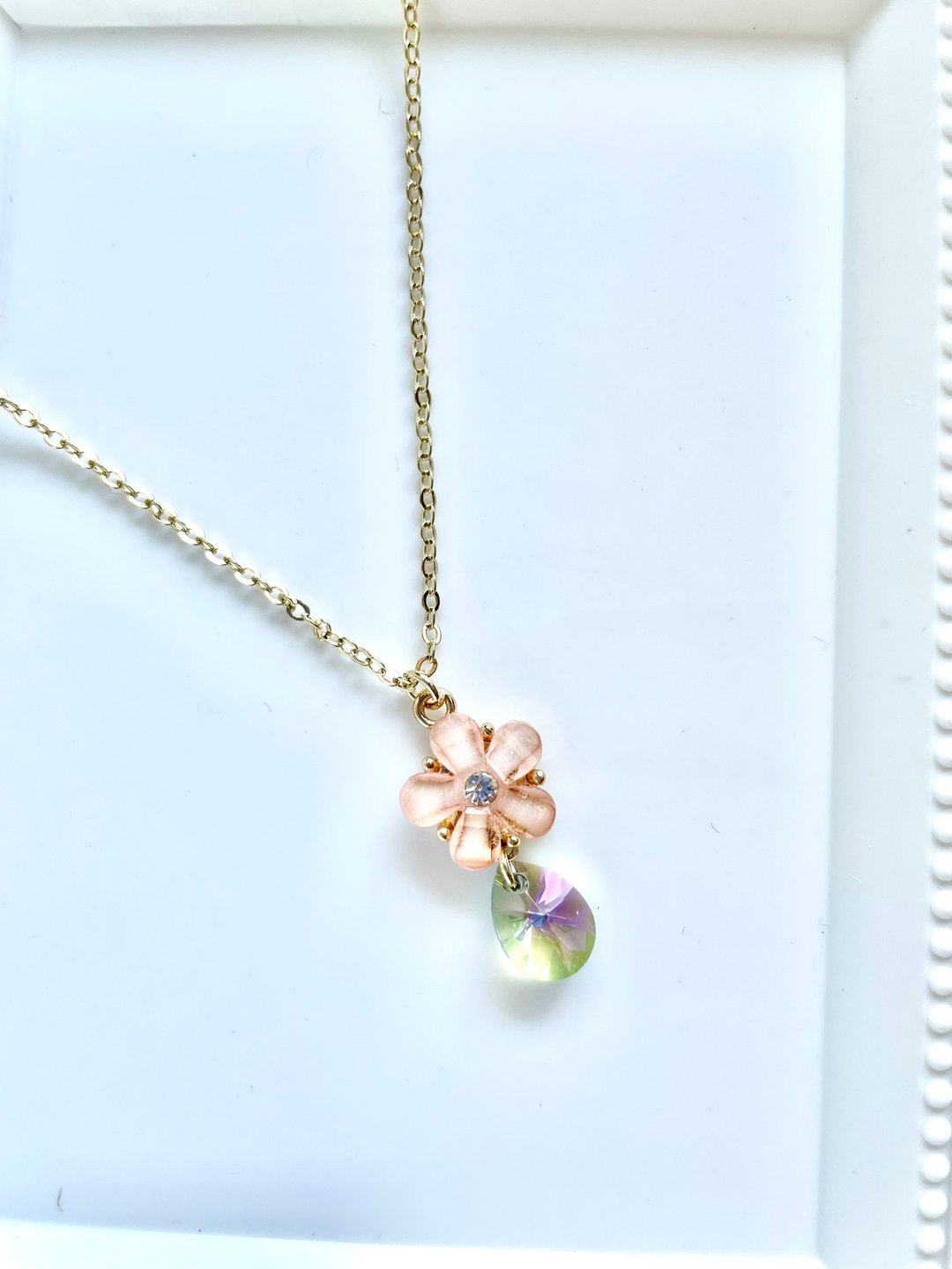 Flower and Swarovski necklace - 项链 - 压克力 粉红色