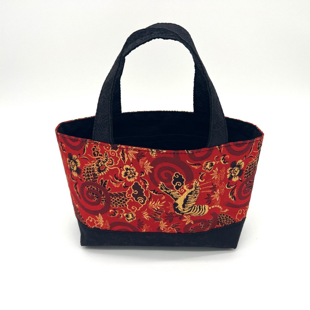 Japanese pattern mini bag made from Nishijin-ori and brocade fabric - 手提包/手提袋 - 聚酯纤维 红色