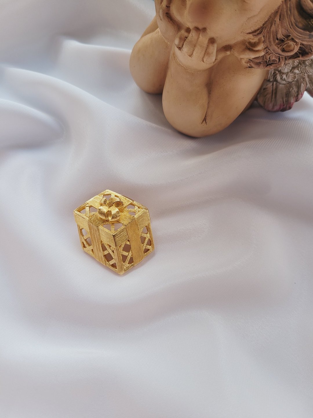 美国西洋古董饰品 /金色调哑光镂空3D视效礼物胸针/别针/圣诞节 - 胸针 - 其他金属 