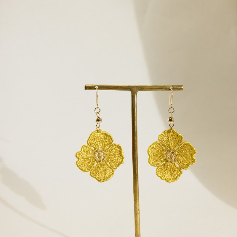 Poppy embroidery earrings yellow - 耳环/耳夹 - 绣线 黄色
