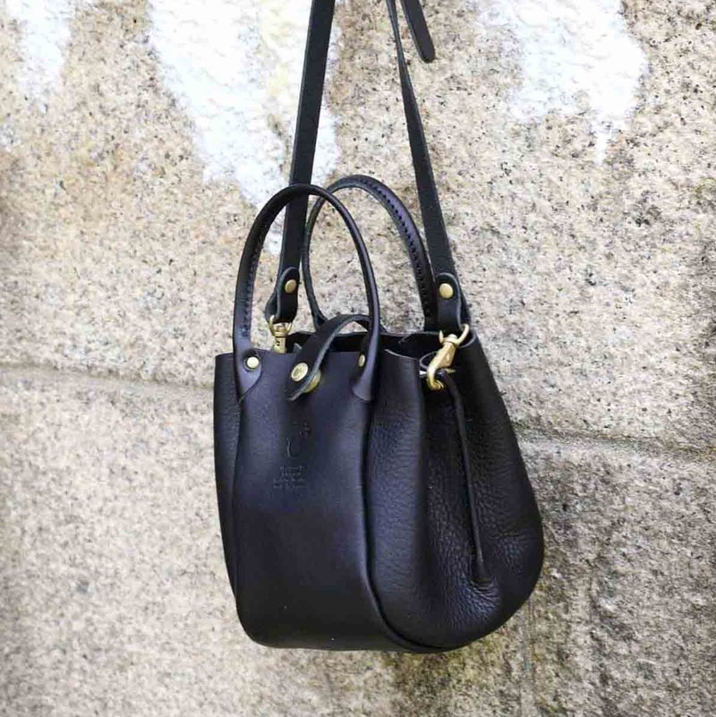 日本手作 折边长筒型牛皮侧背/手拿包Made in Japan by CHAM - 侧背包/斜挎包 - 真皮 