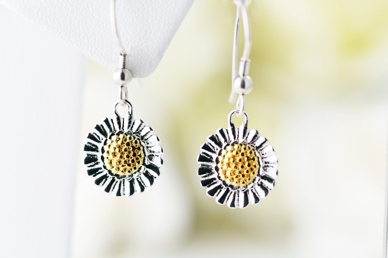 花朵系列  恋恋小雏菊 勾式耳环 银/金 (ERIJA0997E) - 耳环/耳夹 - 银 银色