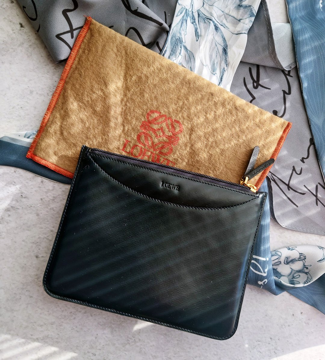 未使用品 LOEWE 深海蓝 首饰收纳包收纳袋卡片套卡包化妆袋手拿包 - 手拿包 - 真皮 蓝色
