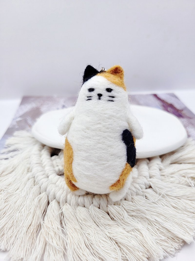 佩宁手作│胖胖-三花猫│猫咪羊毛毡.钥匙圈.吊饰│ - 吊饰 - 羊毛 