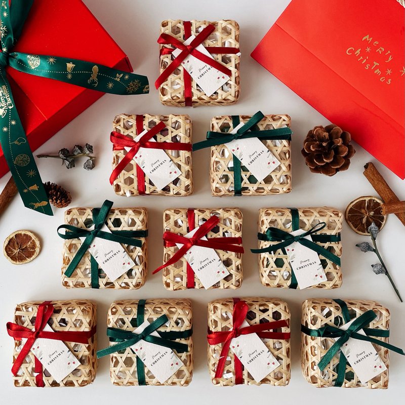 快速出货|竹编缎带圣诞礼盒+手工皂+送礼纸袋|圣诞交换生日婚礼礼 - 肥皂/手工皂 - 其他材质 多色