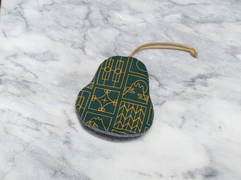 窗花(绿) 梨型钥匙包【K240820】 - 钥匙链/钥匙包 - 棉．麻 多色