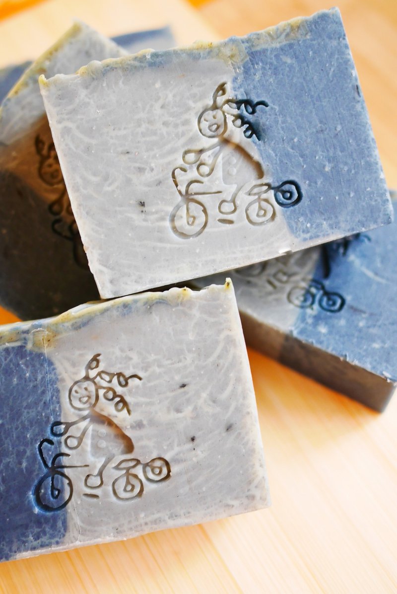 爆炸头小孩-handmade soap 青黛修护沐浴皂‘皂。手工皂 せっけん’石鹸 - 肥皂/手工皂 - 纸 黄色