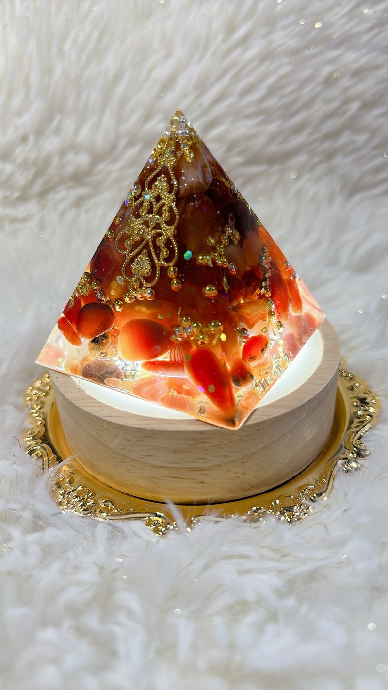 镇静的力量-红玛瑙奥刚能金字量塔 - 摆饰 - 水晶 红色