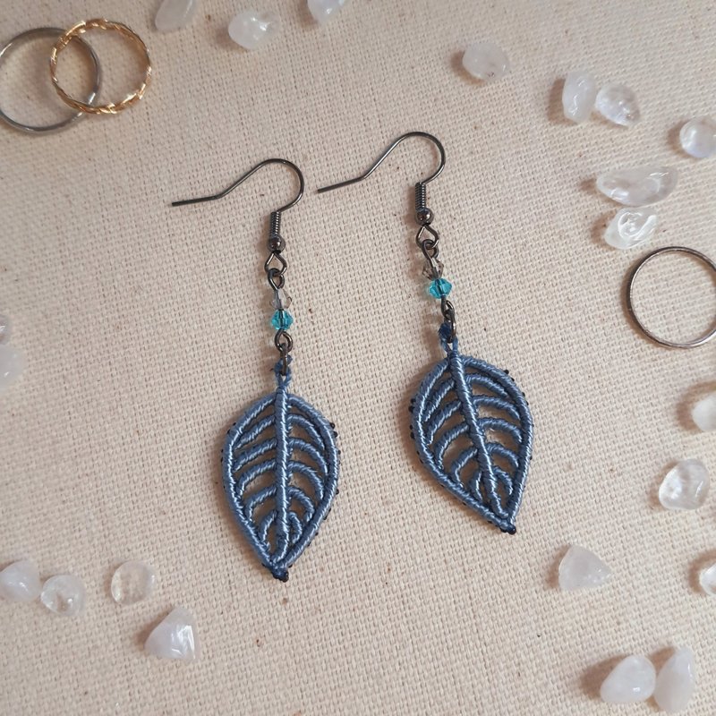 E044-手工编织渐层耳环 叶脉 - 耳环/耳夹 - 尼龙 蓝色