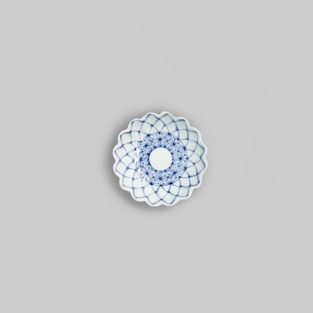 【303select】有田烧 日本 染付 网目麻叶菊形小盘 3.5 寸 - 盘子/餐盘/盘架 - 瓷 