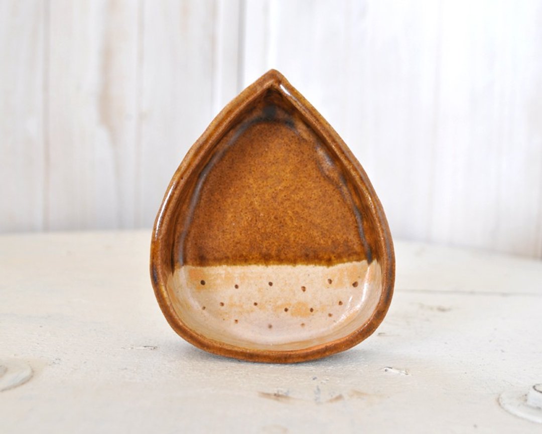 Chestnut-shaped deep plate - 盘子/餐盘/盘架 - 陶 咖啡色