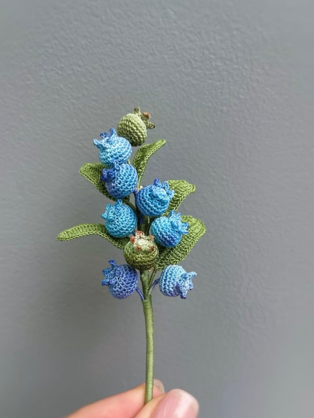 手工编织 微鈎蓝莓胸针 - 胸针 - 绣线 多色