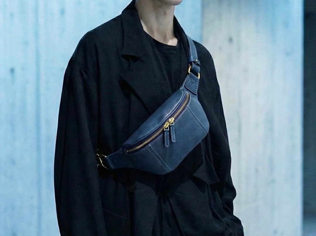 Vulcan Sling bag 胸包 腰包  现货 意大利摔纹植鞣牛皮 海军蓝 S - 侧背包/斜挎包 - 真皮 蓝色