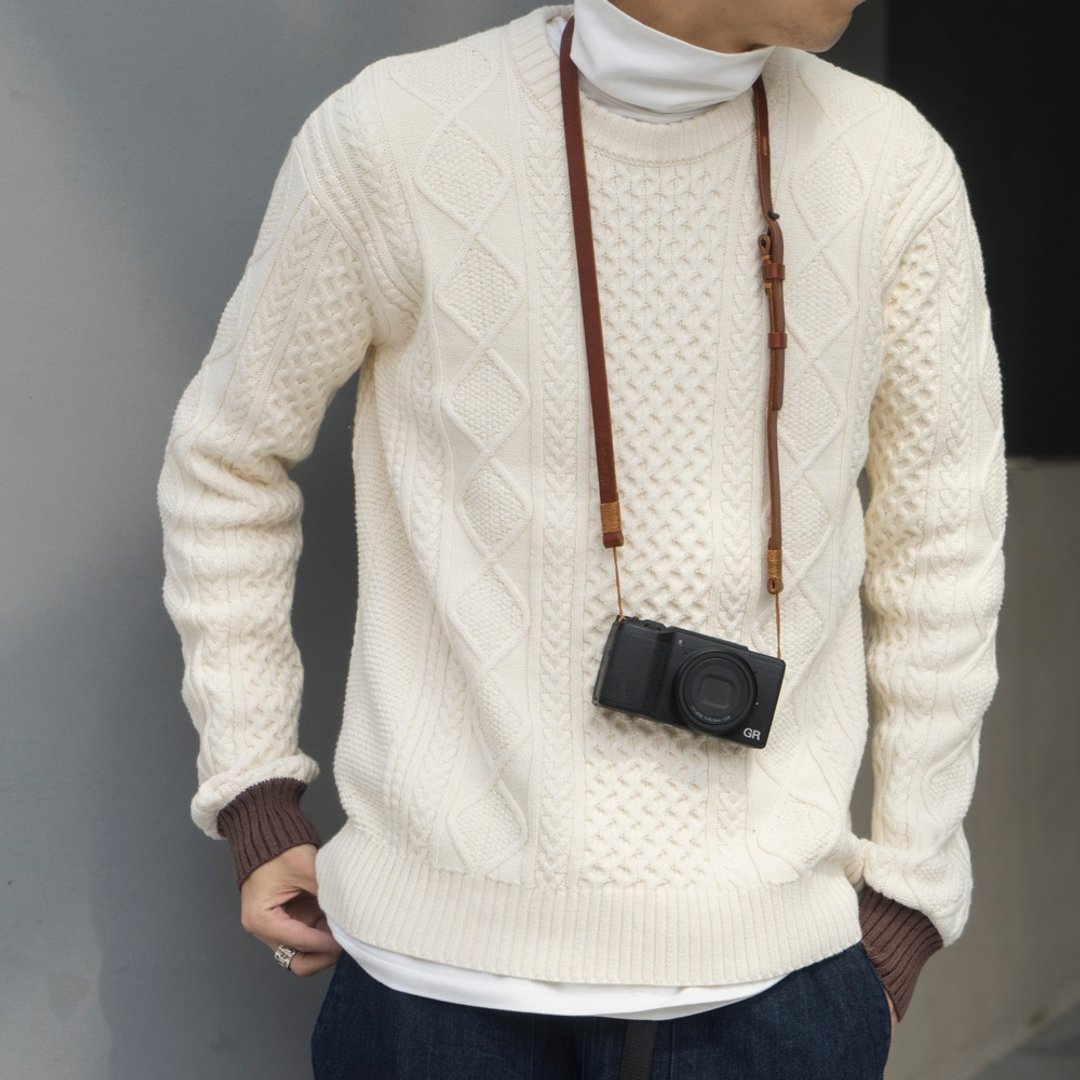 冬季暖日 杂志款 保暖针织麻花毛衣米白 撞色设计 knit sweater - 男装针织衫/毛衣 - 棉 白色