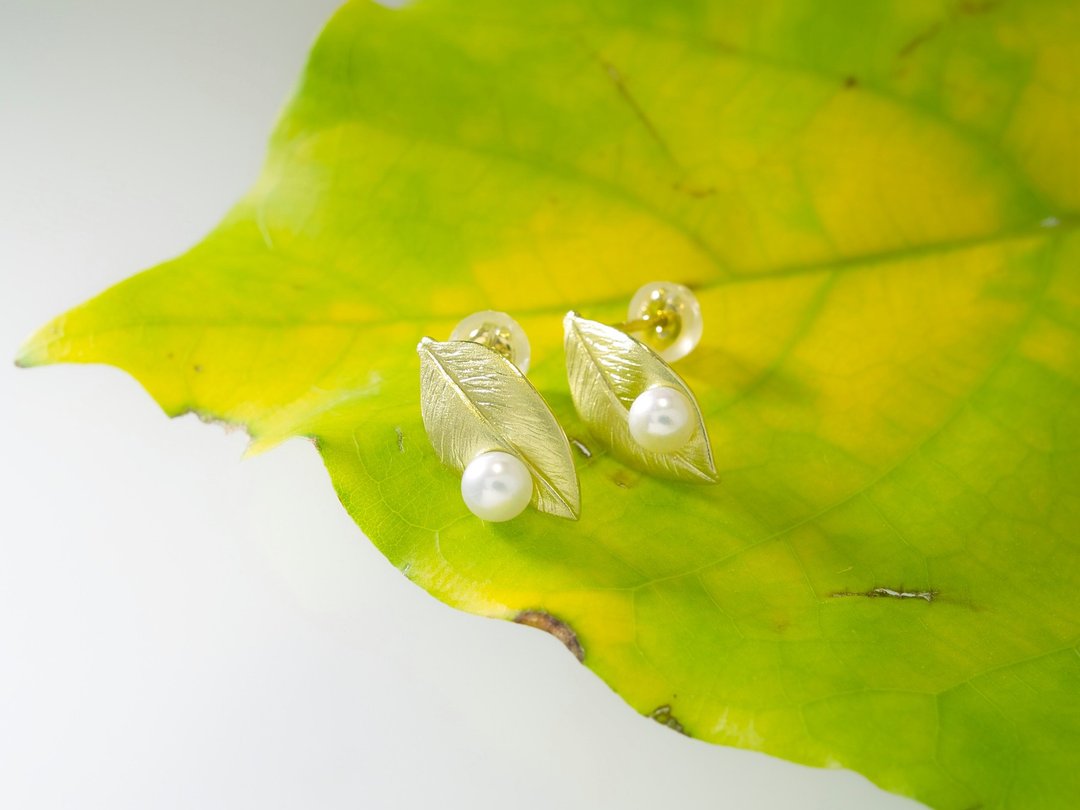 Japan Quality | inGod Pierced Earrings New Leaf Drops 18K × Pearl - 耳环/耳夹 - 其他金属 金色
