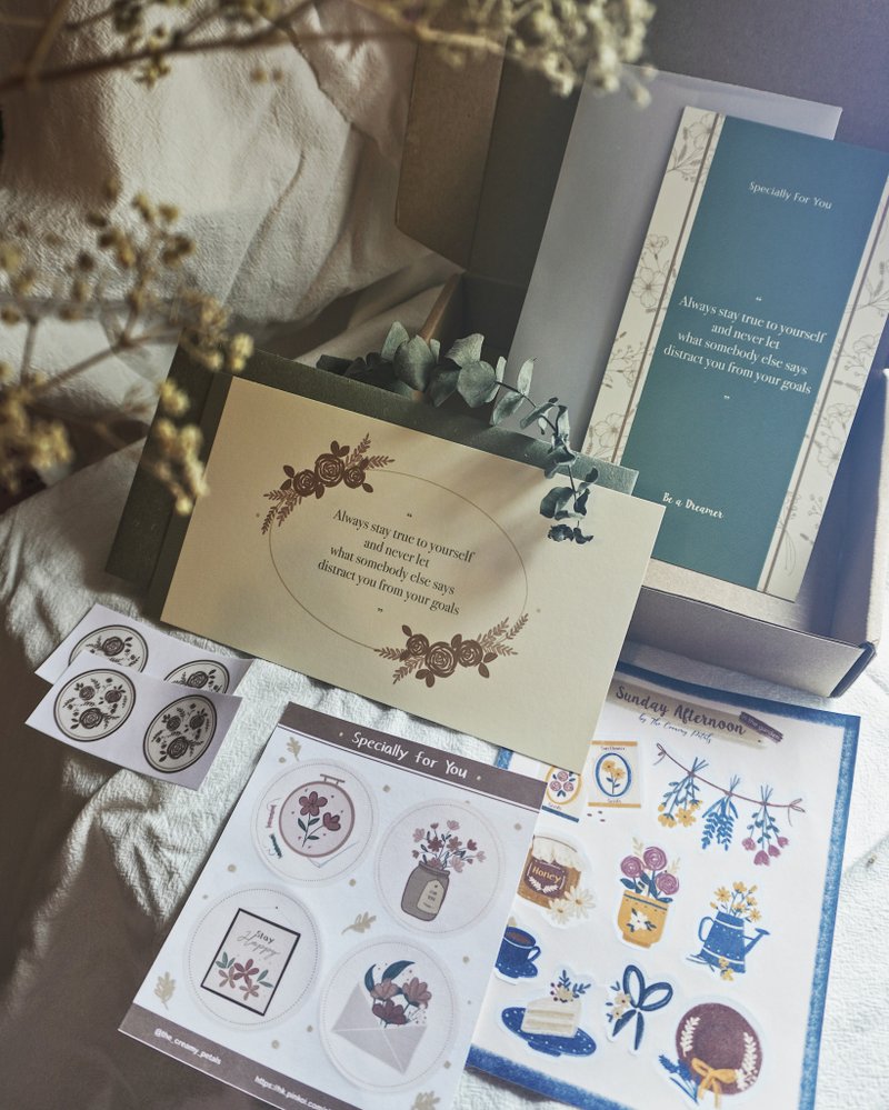 【福袋】The Petals 贴纸卡片套装 (附送小礼物喔) - 卡片/明信片 - 纸 