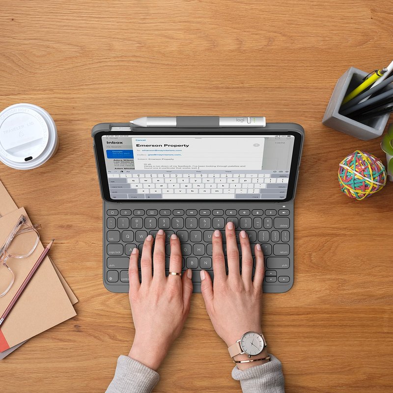 罗技 Slim Folio 轻薄键盘保护套 - iPad 10 - 平板/电脑保护壳 - 塑料 