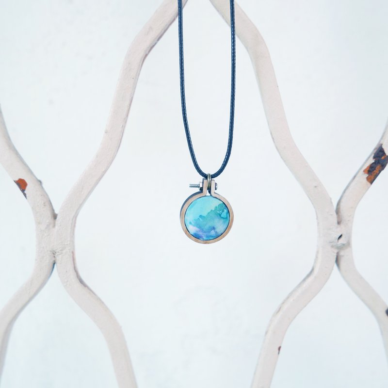 绣框 项链 木头 手染 / 只有一个，卖掉就没了 / 情人节礼物 - 项链 - 木头 蓝色