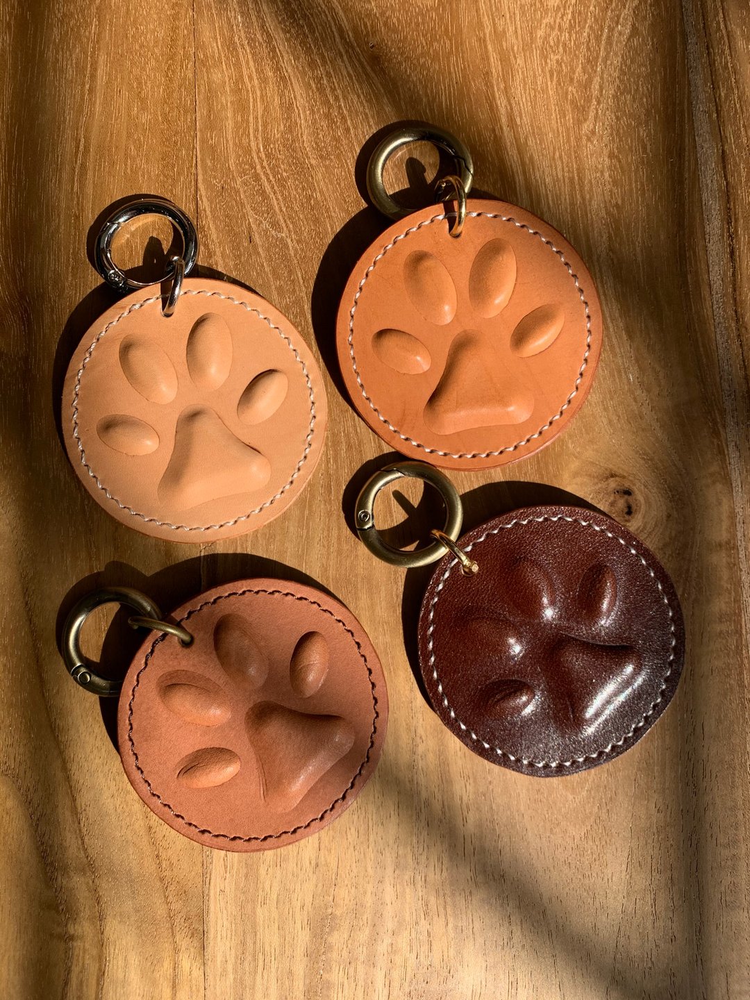 小肉球 宠物项圈 植鞣牛皮宠物吊牌 狗掌 猫掌 可定制 可当钥匙圈 - 项圈/牵绳 - 真皮 