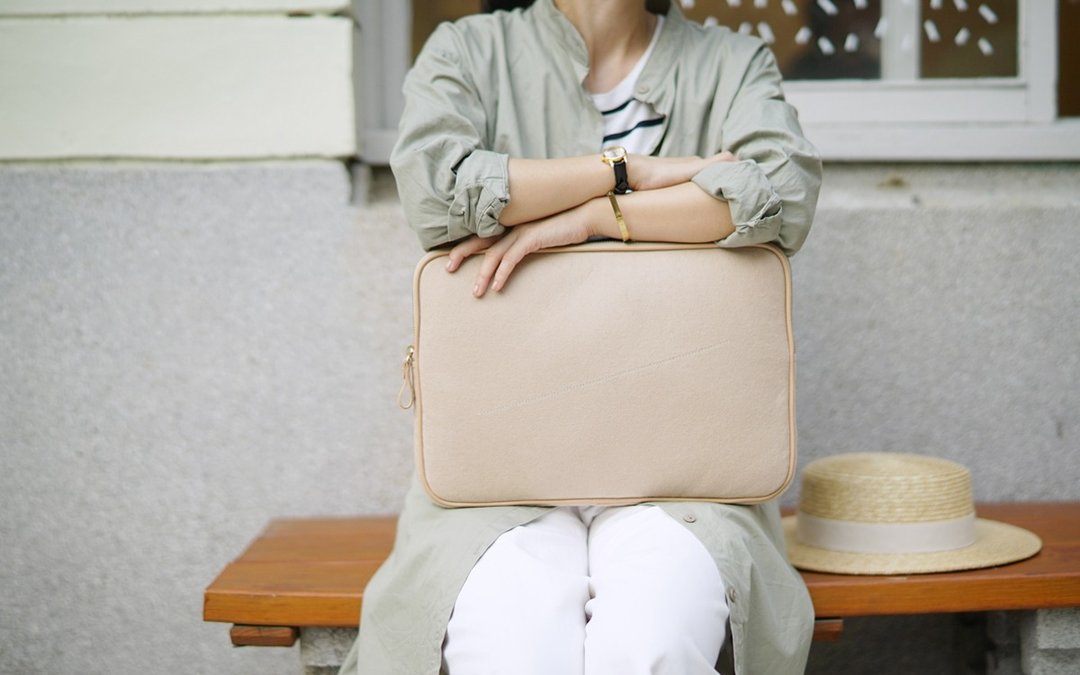 乐洋・Leyan- Effortless Chic13寸电脑包(Macbook)－气质杏 - 电脑包 - 其他人造纤维 卡其色