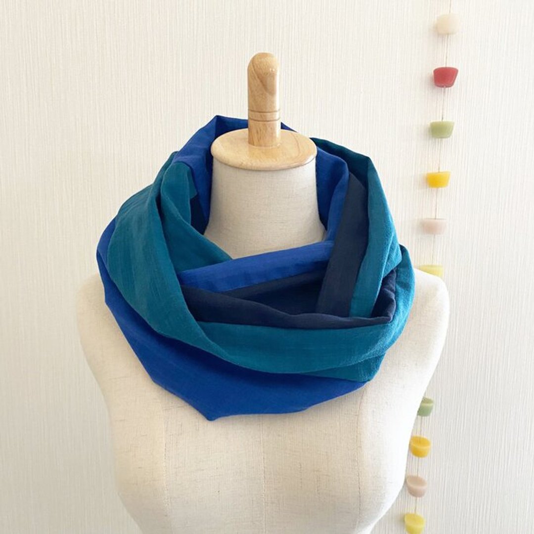 Beautiful color, sea, sky, blue, high-quality gauze patchwork made in Japan Snud 3 color mix navy blue peacock - 围巾/披肩 - 棉 多色