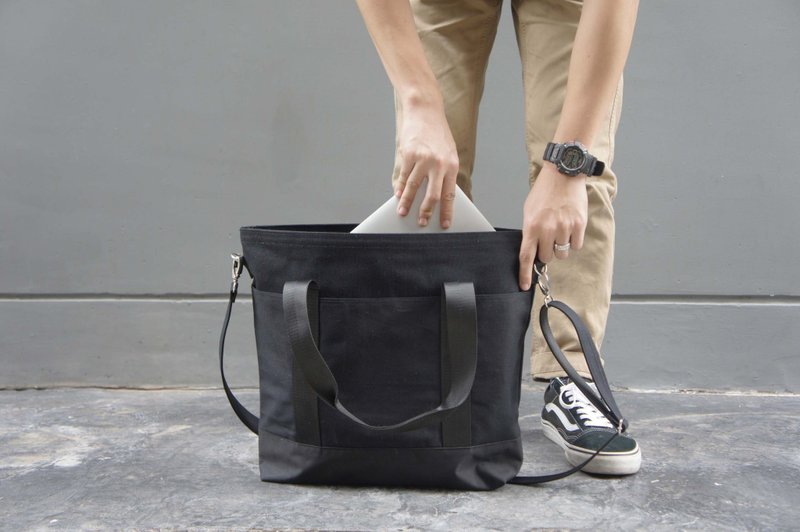 TOTE BAG black colous waterproof men style - 手提包/手提袋 - 其他材质 黑色