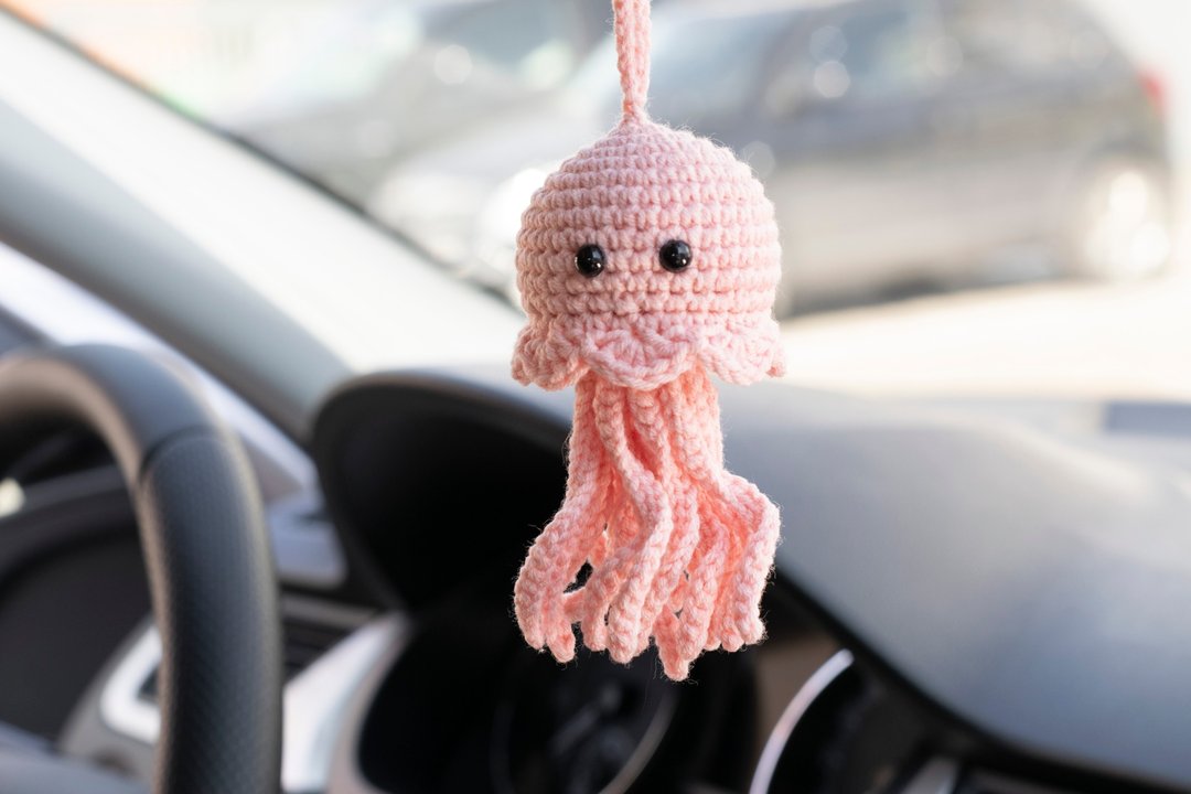 Crochet jellyfish car accessories, rear view mirror charm, 平安車掛, 针织玩具 汽車用品 - 吊饰 - 棉．麻 粉红色