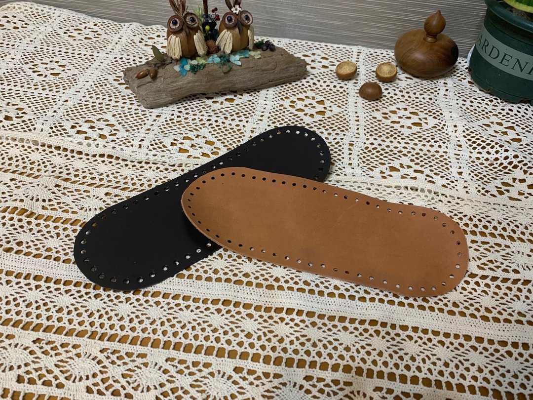 手工DIY带孔真皮革包底+塑胶板。中咖D款=椭圆底70孔。30*15cm - 皮件 - 真皮 