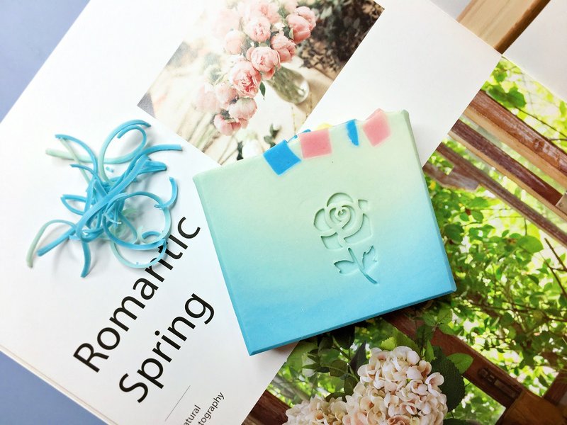 【24h出货】渐层蓝玫瑰-玫瑰嫩白蚕丝蜂蜜皂 圣诞礼物 - 肥皂/手工皂 - 环保材料 蓝色