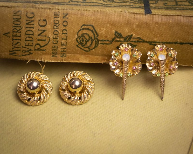 美国古董 金色绕绳圆球与长螺贝粉绿彩珠造型 镀金耳夹 夹式耳环 - 耳环/耳夹 - 其他金属 金色